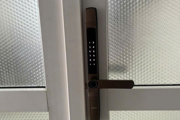 KHÓA ĐIỆN TỬ SIKER KTS150 DÀNH CHO CÁC HỆ CỬA NHÔM XINGFA TRÊN THỊ TRƯỜNG HIỆN NAY